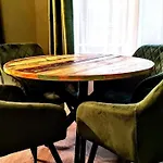 Modern Flat With Great Location For Longer Stays