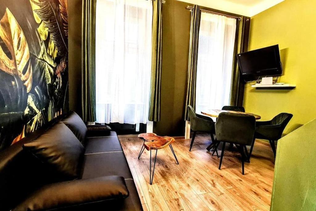 Modern Flat With Great Location For Longer Apartment *